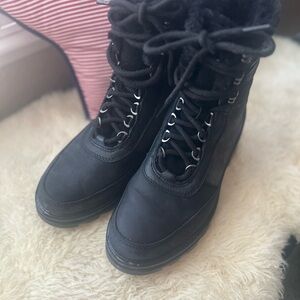 Sorel Black Winter Boots with Fur Lined Collar